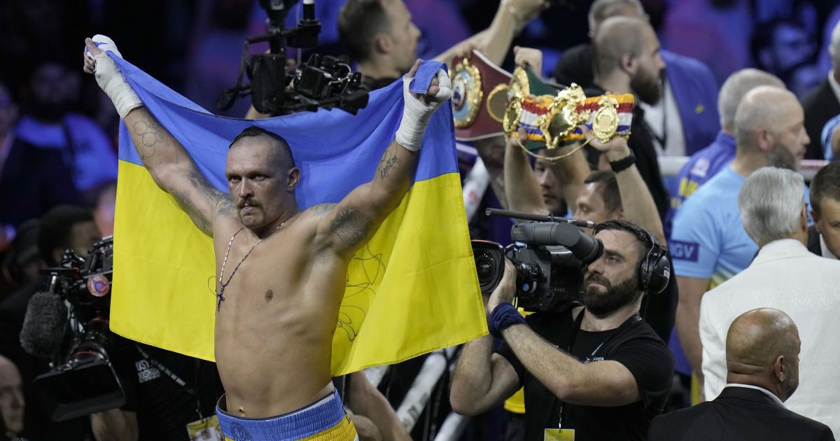 "Присвячую цей поєдинок усім, хто боронить мою країну": емоційні слова Усика після тріумфу над Джошуа
