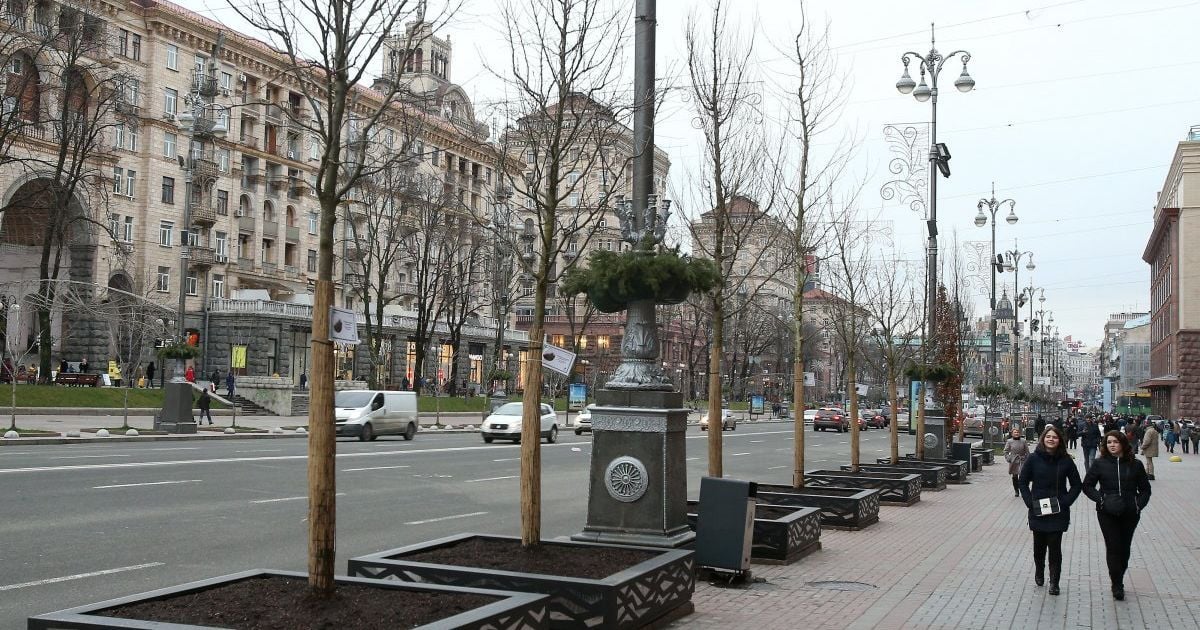 В центре Киева на женщину упала строительная конструкция