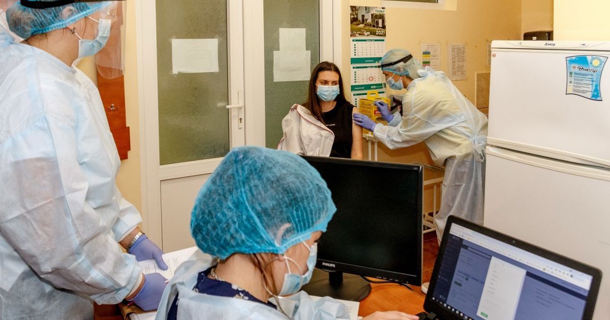 Стало известно, сколько киевлян получили прививку от коронавируса в центре вакцинации