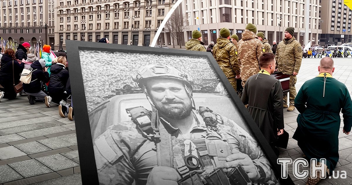 Прощання з загиблим військовим Володимиром Святненком