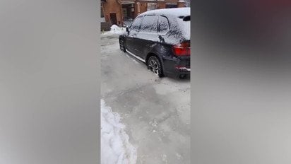 У Києві автівки примерзли до асфальту