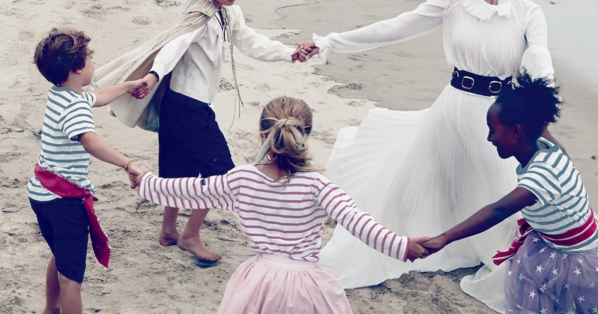 Джоли снялась в семейной фотосессии / © vogue.com