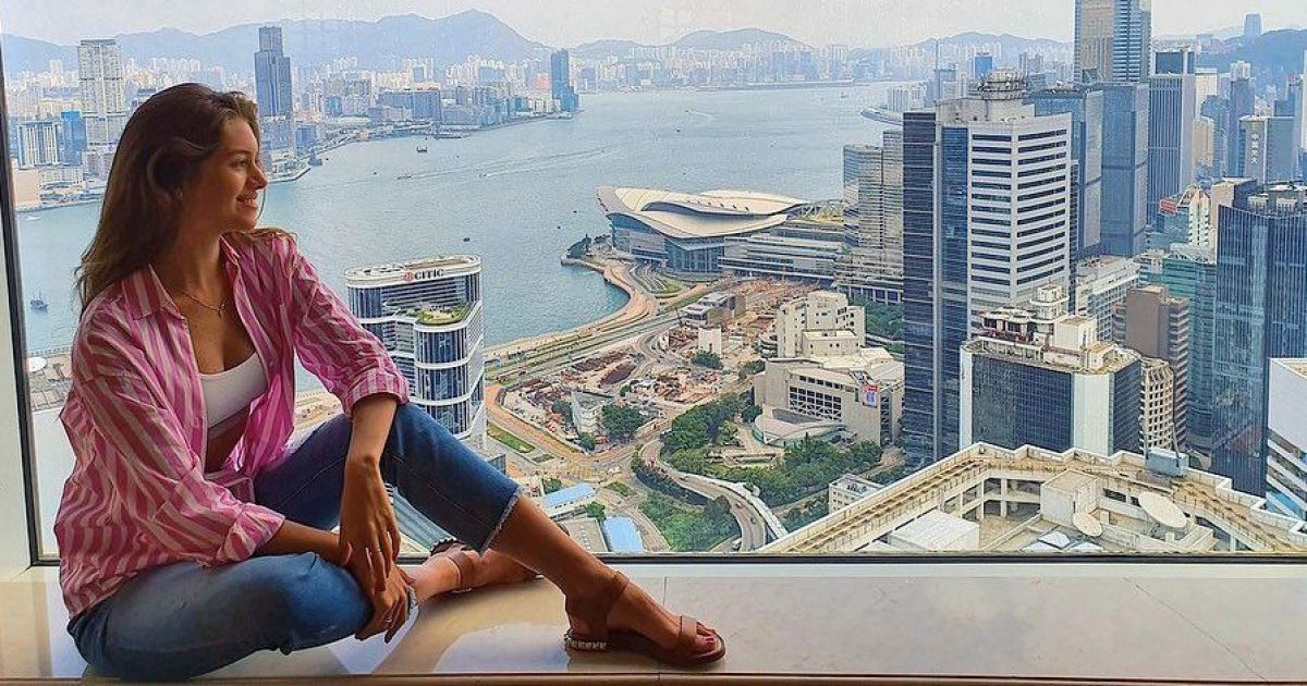 Молодая жена Дмитрия Комарова показала фото с их романтического свидания в Гонконге