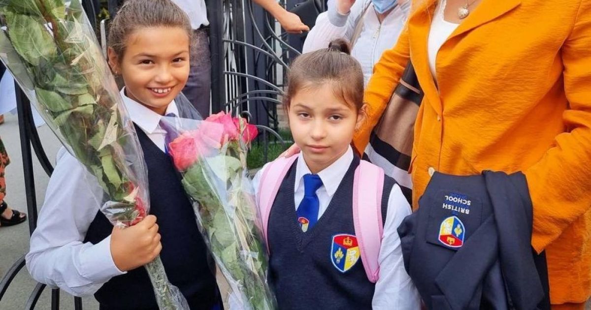 Камалія відвела двійнят до третього класу