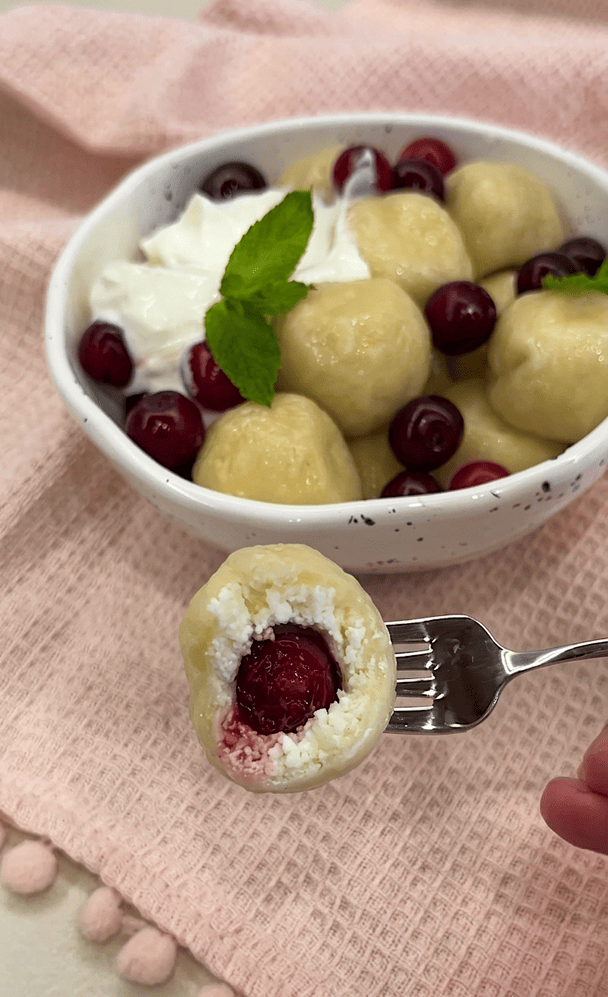 Ліниві вареники з вишнею та ніжним сирним тістом instagram.com/yummy.lera / © Instagram