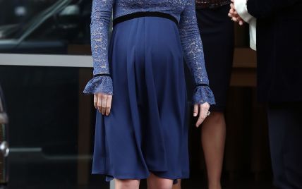 Красиво и бюджетно: беременная герцогиня Кембриджская появилась на публике в кружевном платье за 200 долларов