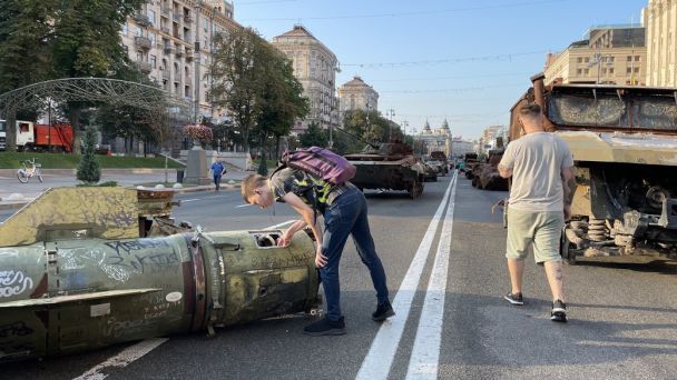 Знищена російська військова техніка на Хрещатику / Фото: Суспільне