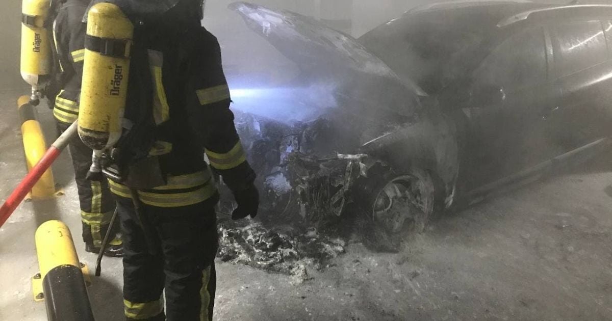 В Києві у багаторівневому паркінгу сталася пожежа