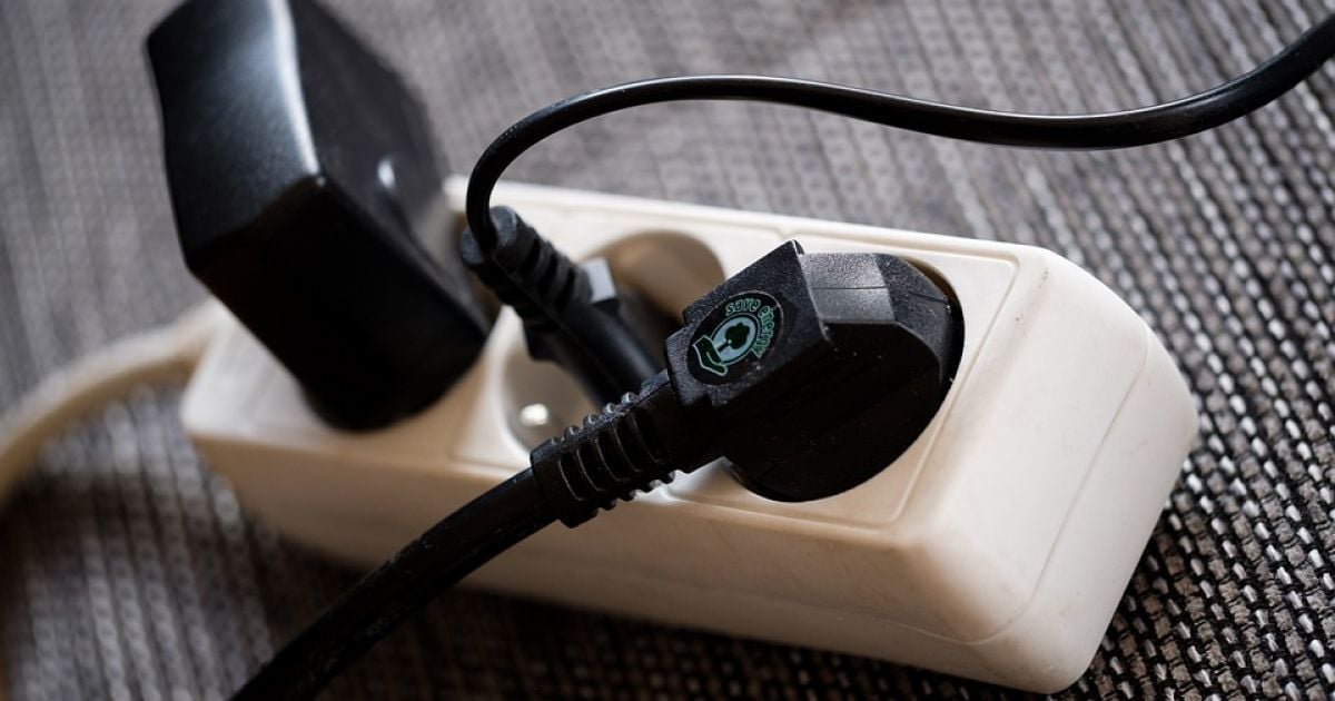 З метою енергозбереження та запобігання загоряння багато господарів вимикають усі прилади з розетки