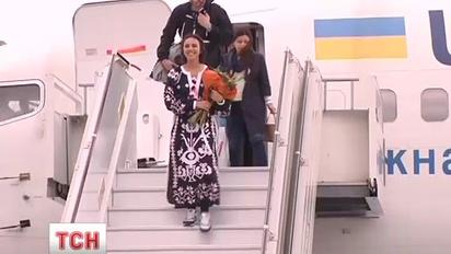 Как Джамалу встретили в украинском аэропорту