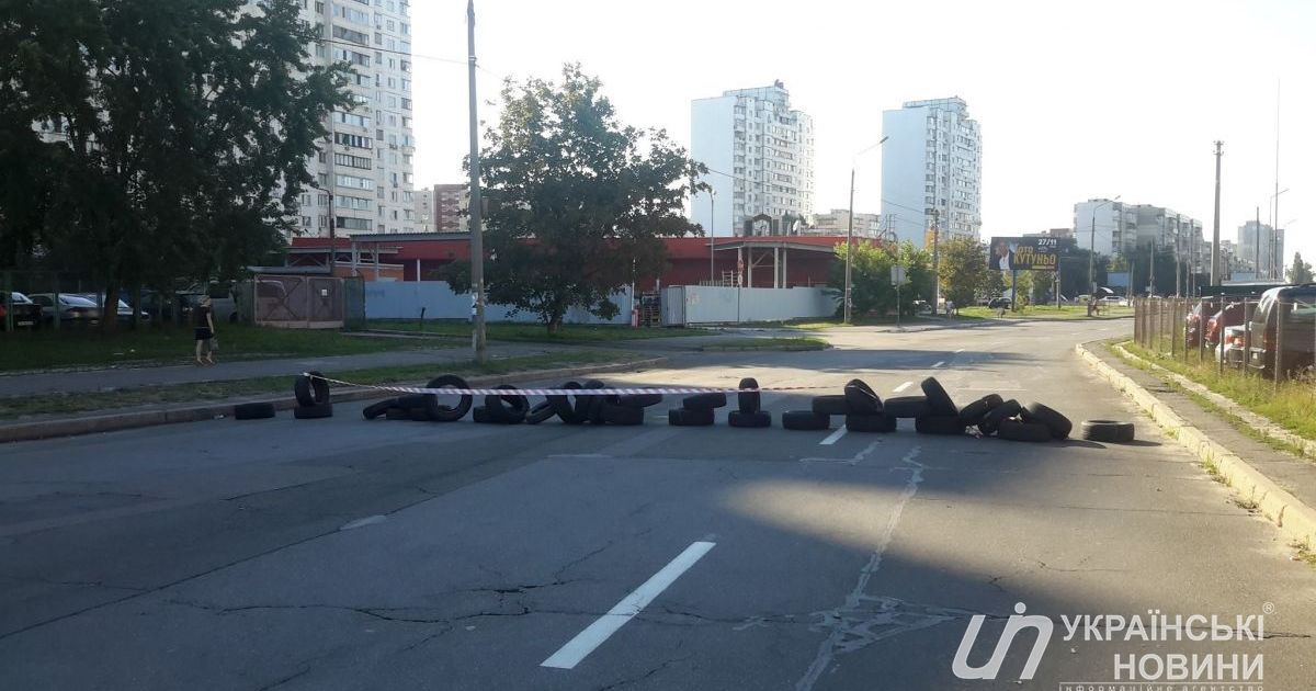 У Києві протестувальники паралізували роботу автобусів декількох маршрутів