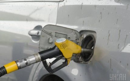 Благодаря падению цен на нефть в Украине наконец-то начал дешеветь бензин
