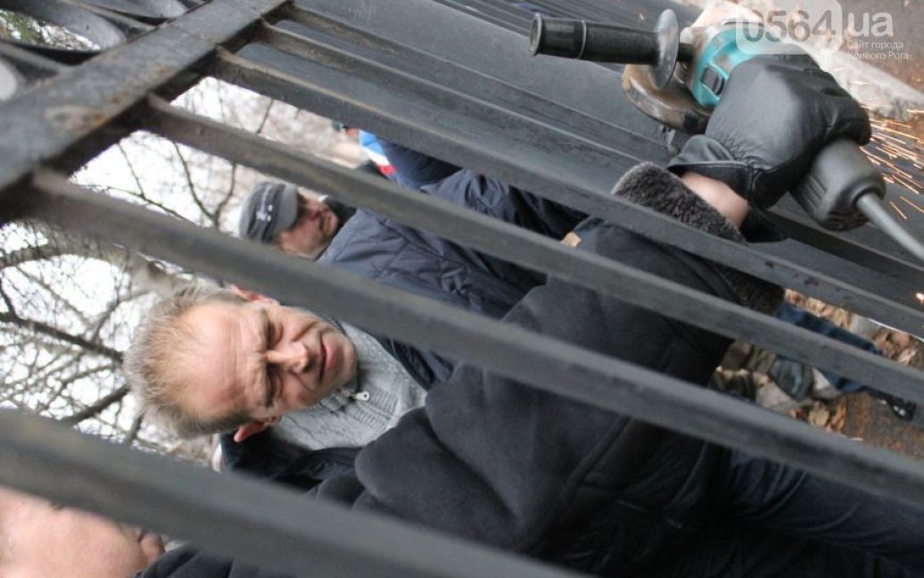 В Кривом Роге протестующие прорвались в офис "Метинвеста" / © www.0564.ua