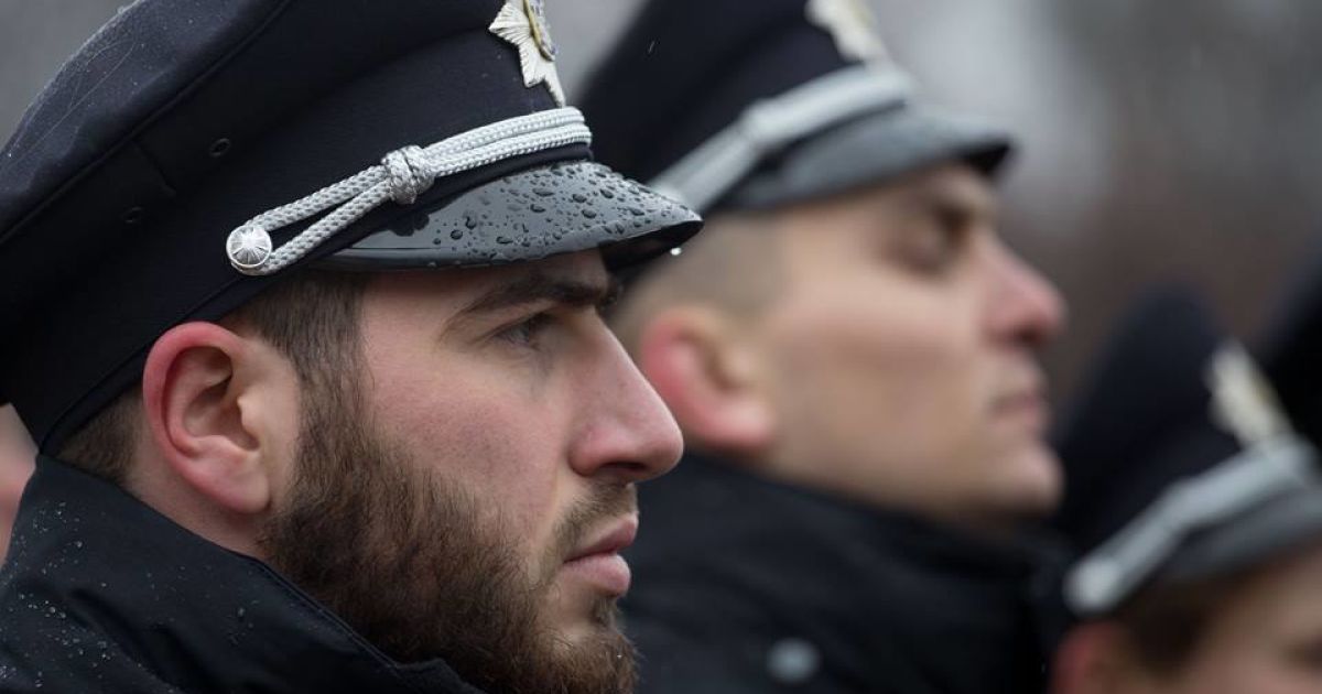 В Киеве молодчики штурмовали райуправление полиции, "освобождая товарища"