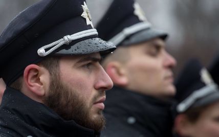 В Киеве молодчики штурмовали райуправление полиции, "освобождая товарища"