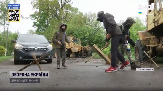 На Чернігівщині хлопчаки після окупації змайстрували справжній блокпост, щоб "захищати рідну Україну"