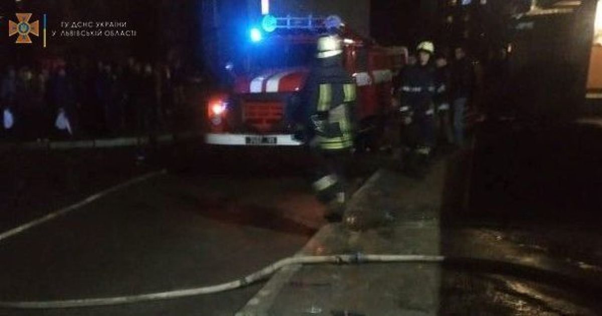 Украсили мебель в спальне: в Дрогобыче из-за гирлянды загорелась квартира