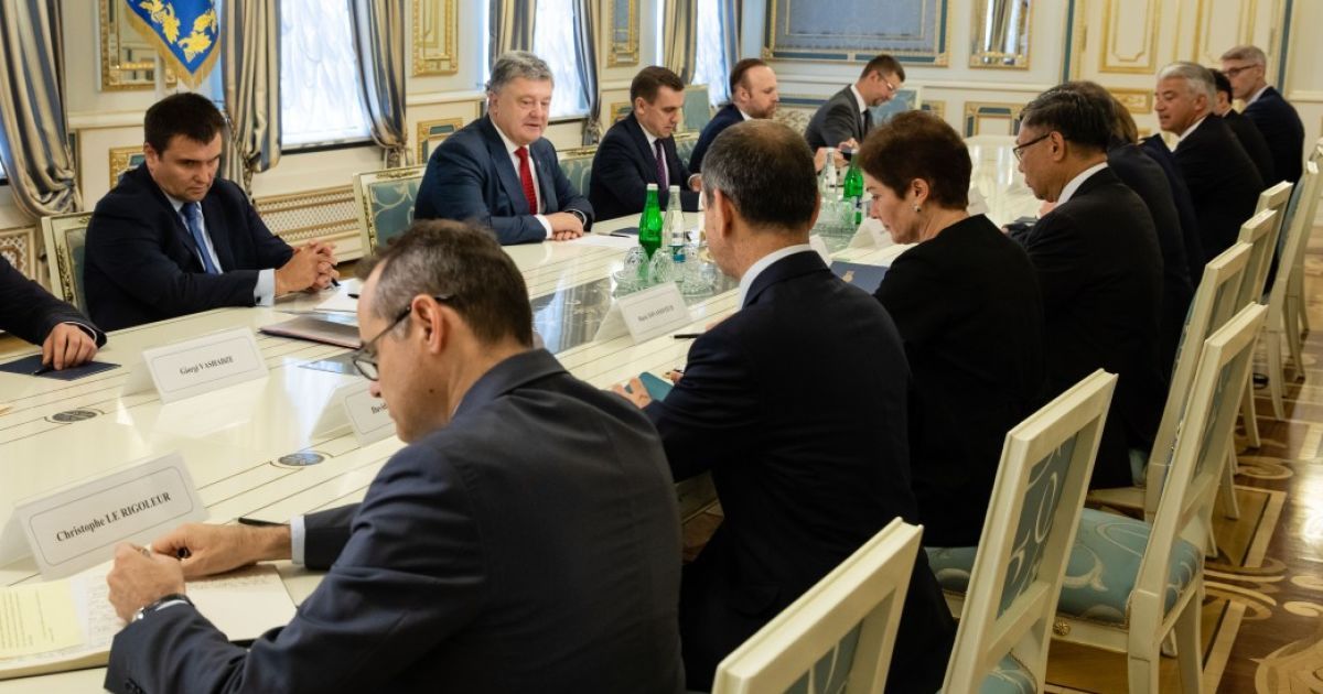 Порошенко і посли "Великої сімки" обговорили звільнення українських політв'язнів у Росії