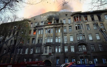 Политравмы и отравления угарным газом: медики рассказали о состоянии пострадавших в результате пожара в Одессе