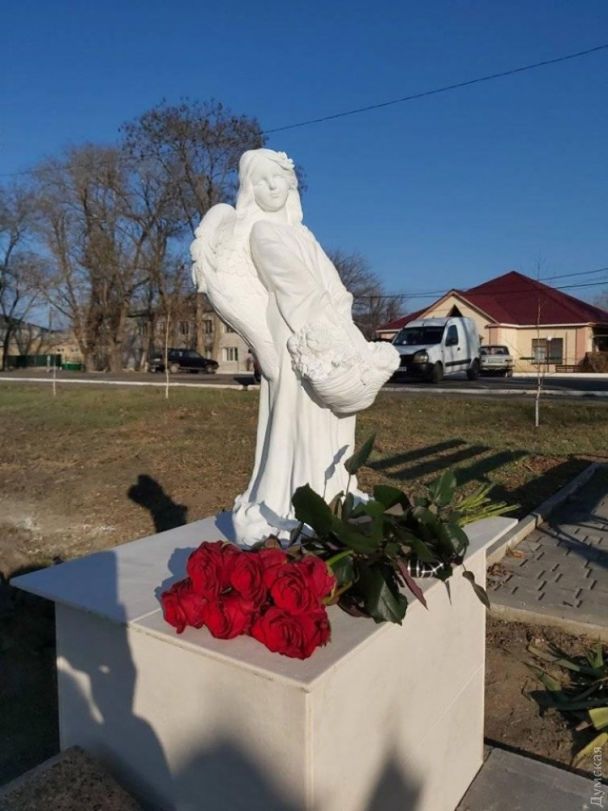 Пам'ятник Даші Лук'яненко / © Думская