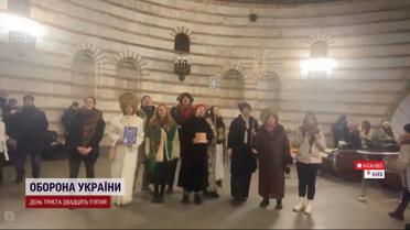 Щедрівки під час обстрілів, у київському метро, щедрують та збирають гроші для ЗСУ
