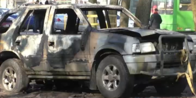 На улице Космонавтов в центре Харькова ночью взорвали автомобиль