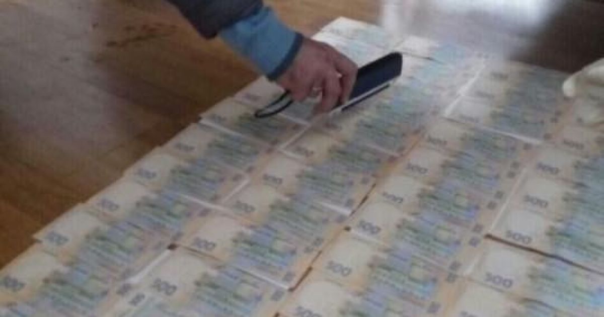 На Тернопільщині на хабарі в 30 тисяч гривень погорів начальник виконавчої служби