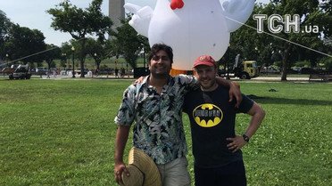 Курчатко Дон біля Білого Дому_4 / © facebook.com/ChickenDonnyBoy