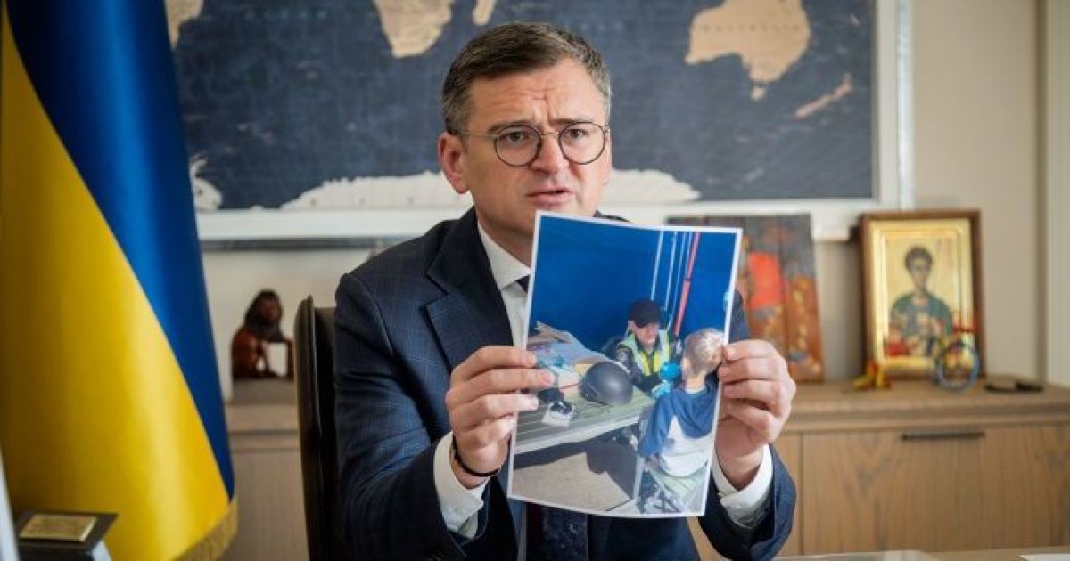 Дмитрий Кулеба на Совете министров иностранных дел ЕС показал фото 8-летнего мальчика из Харькова и призвал поскорее дать Украине дополнительные Patriot