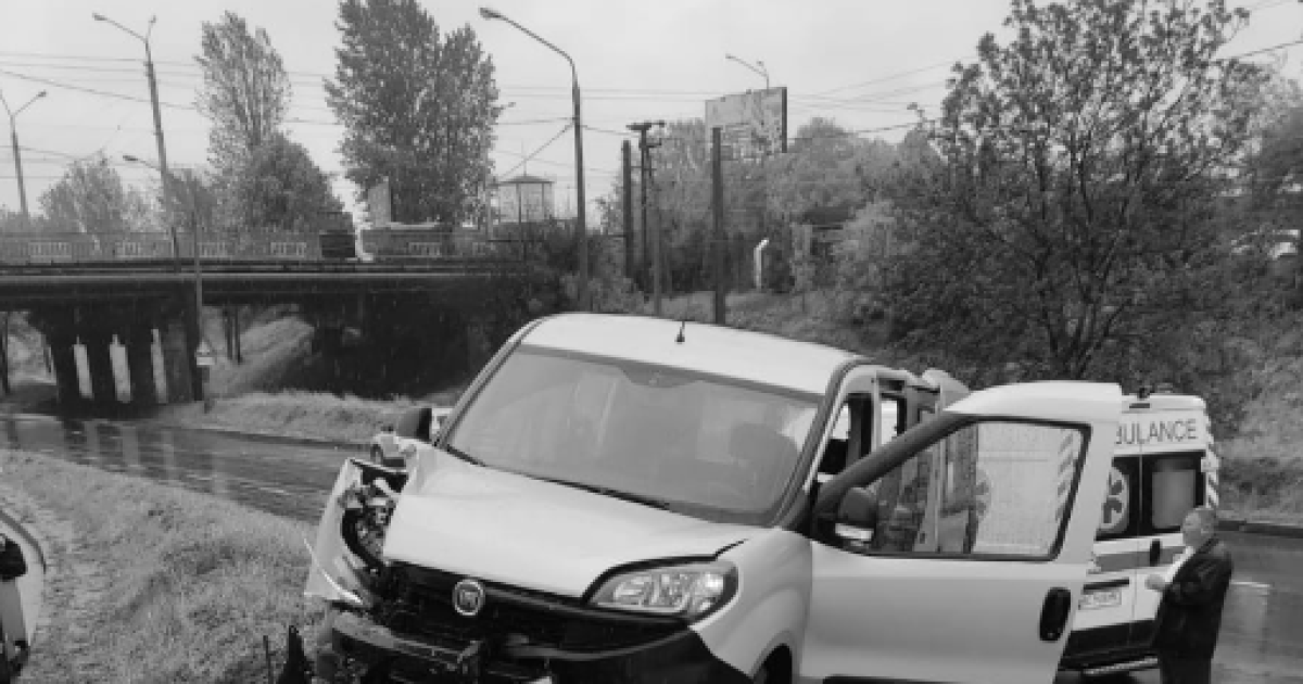 Внезапно стало плохо: во Львове в ДТП попал автомобиль дрожжевого завода, есть погибший