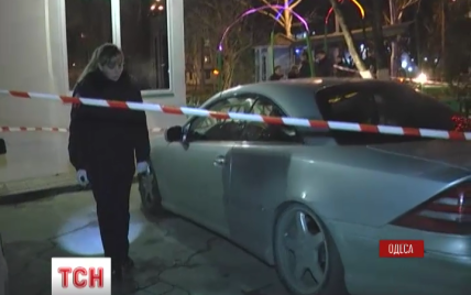 В центре Одессе при свидетелях зарезали мужчину