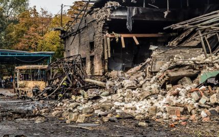 Расплавленный металл и разбитые здания: в Днепре показали последствия ракетного удара оккупантов (фото)