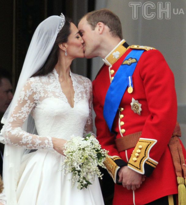 Свадебный поцелуй Кейт и Уильяма / © Associated Press