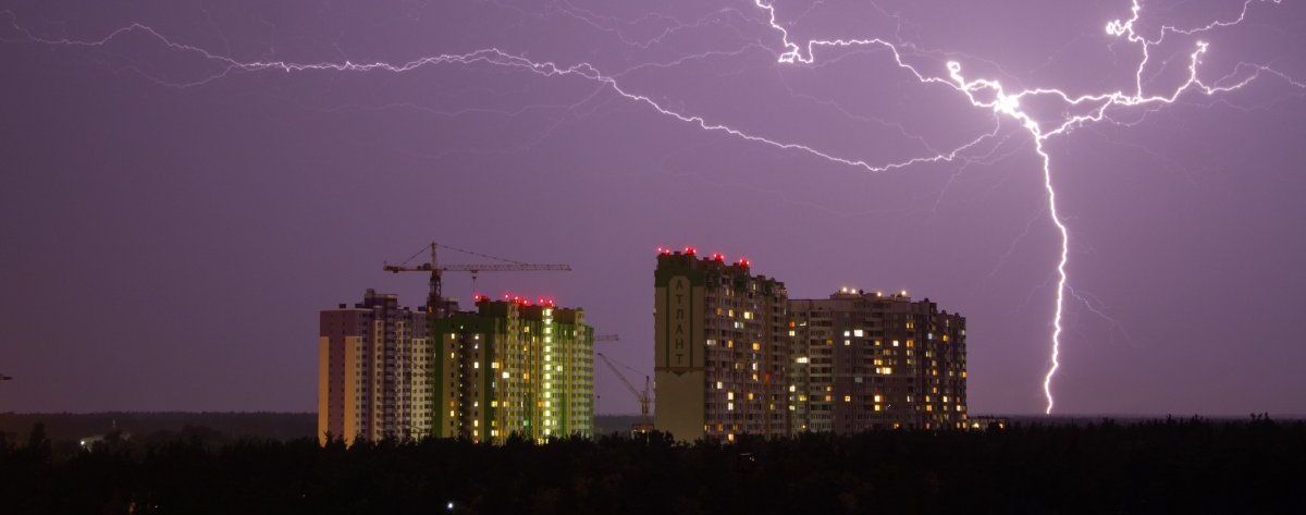Надвигается непогода: киевлян предупредили о грозах, дождях и шквальном ветре