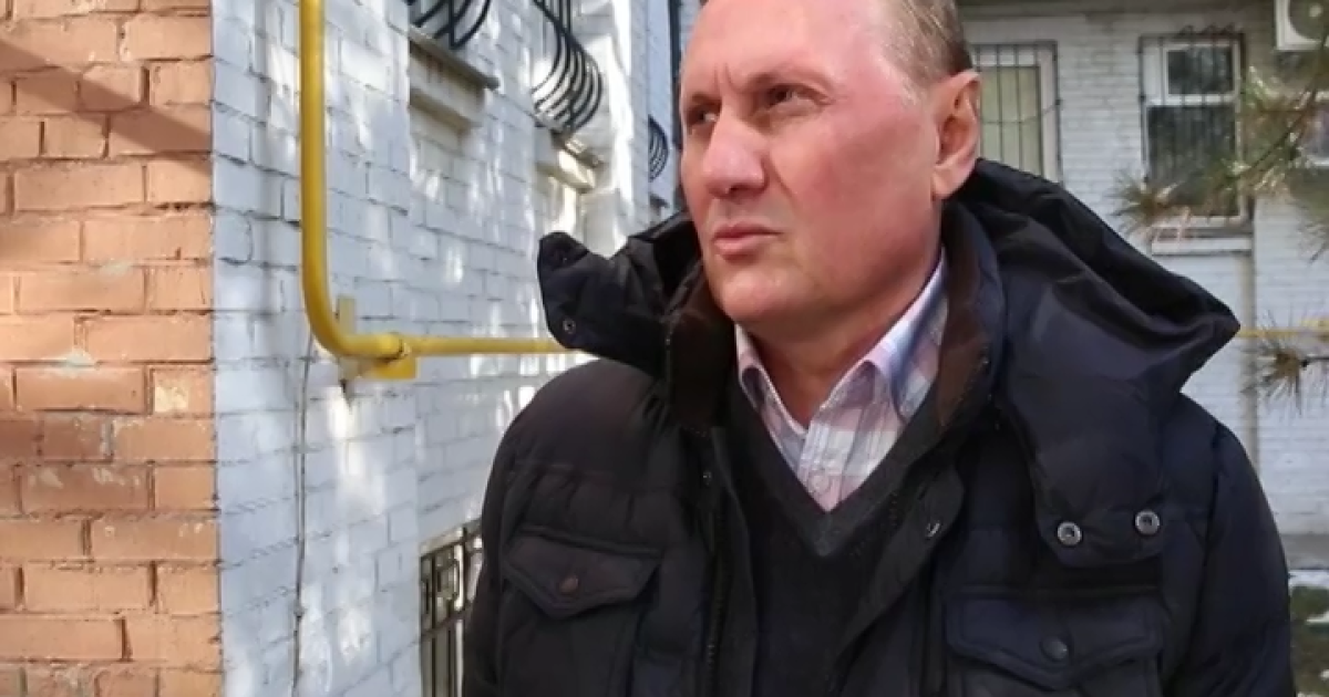Суд продлил Ефремову срок содержания под стражей