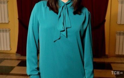 В атласному вбранні з пікантним декольте: прессекретарка Зеленського продемонструвала ефектний образ