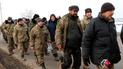 Полсотни военных отправились пешком из Широкого лана в Николаев из-за отсутствия еды и вшивых матрасов