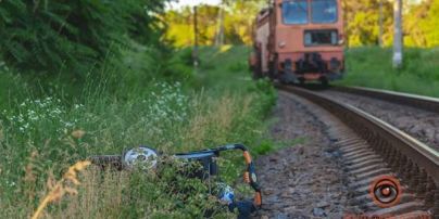 У Дніпрі локомотив протаранив візочок з півторарічною дитиною