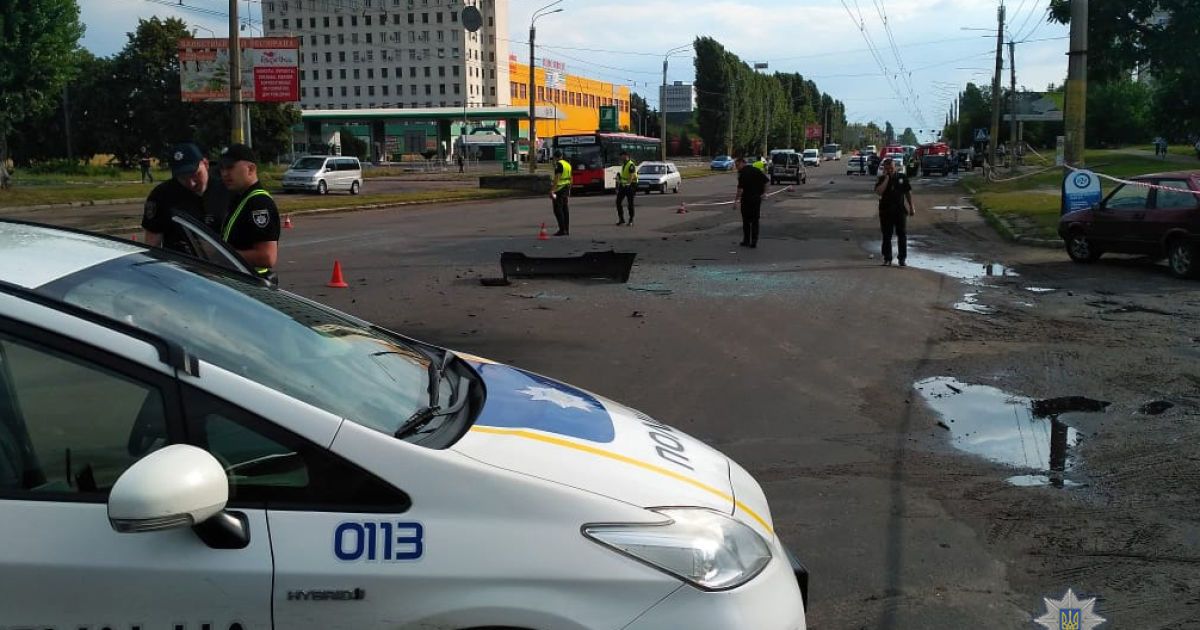 У Черкасах вибухнуло авто, місцеві ЗМІ повідомляють про загибель відомого бізнесмена
