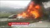 Смертельне зіткнення на Півдні Китаю: на автомагістралі не розминулося 19 машин