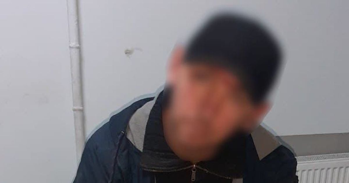 У Києві чоловік порізав ножем двох перехожих та втік