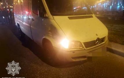 Во Львове водитель микроавтобуса сбил насмерть пешехода: фото