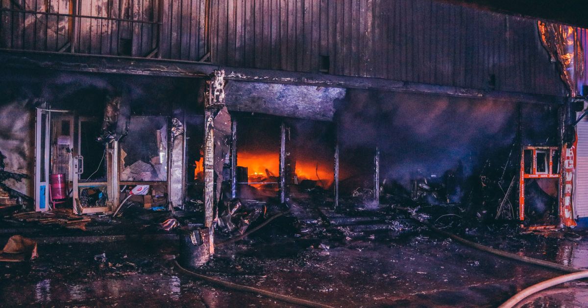 пожежа на Мінському ринку в Києві_1 / © kiev.informator.ua