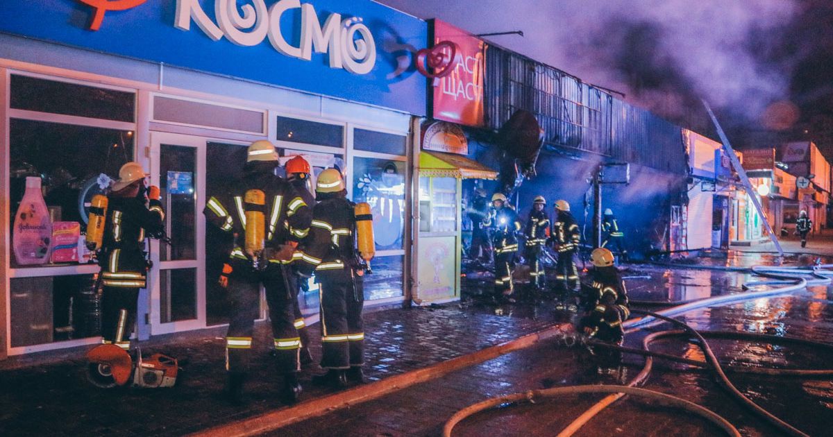 пожежа на Мінському ринку в Києві_6 / © kiev.informator.ua
