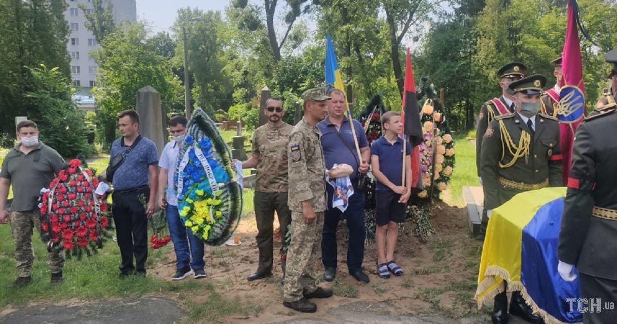 Захоронение бойца Добрянского Леонида / © Фото Натальи Нагорной/ТСН