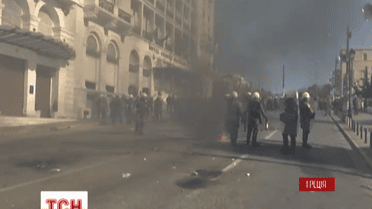 У Греції поліція сльозогінним газом розігнала демонстрантів