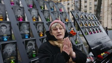 Люди вшановують пам'ять героїв Небесної сотні / © УНІАН