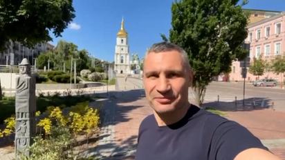 Кличко снял видеоселфи в центре столицы на 360 градусов и поздравил с Днем Киева