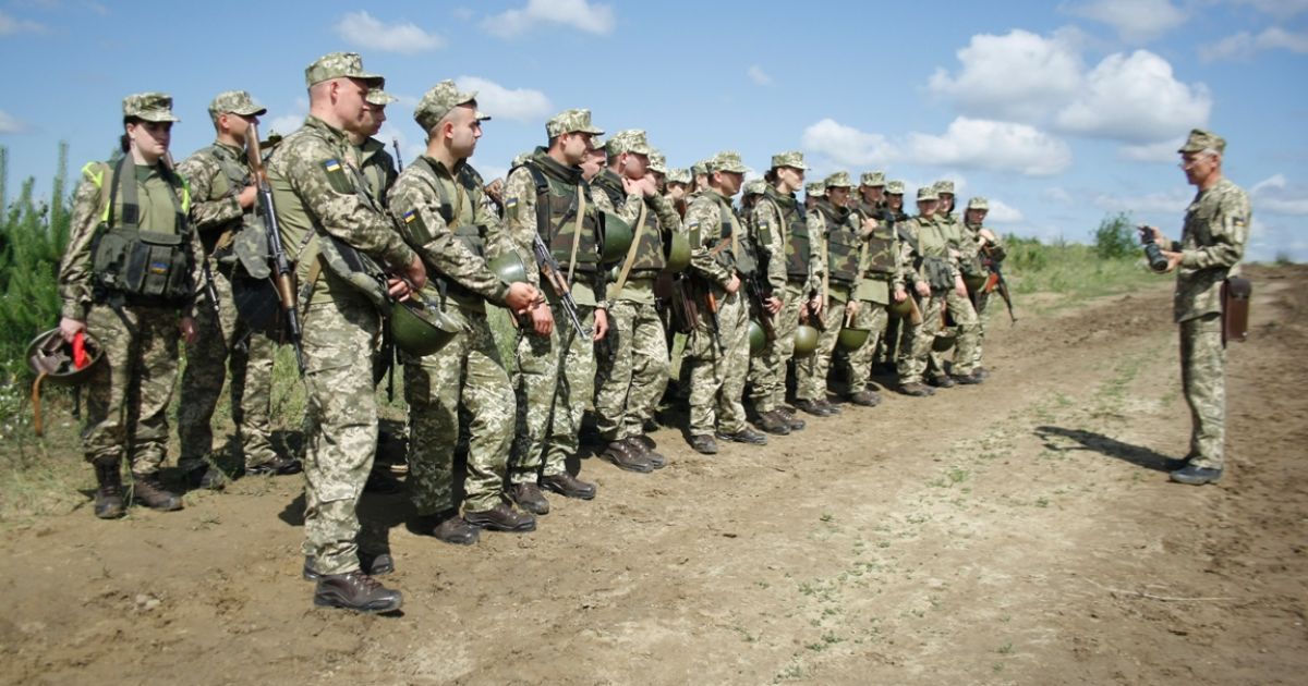 Українська армія мобілізувала півтисячі офіцерів запасу