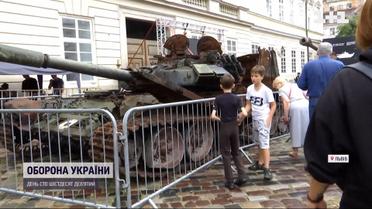 В центр Львова стянули российские артустановки, танк, "Бук" и ракеты